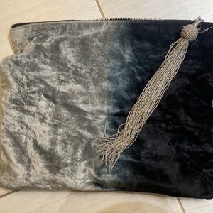 Steve Madden velvet zip clutch